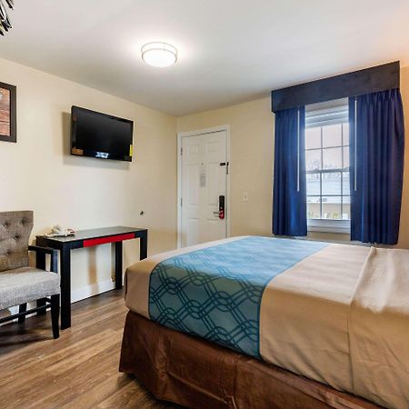 Econo Lodge By Choice - Cape Cod West Yarmouth Exterior photo